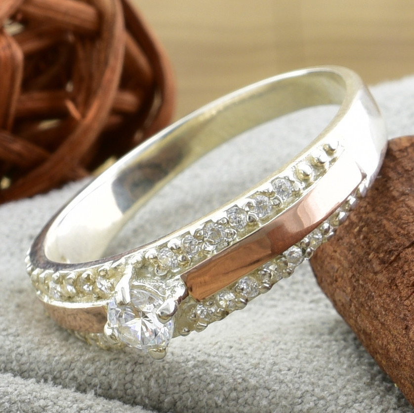 

Серебряное кольцо Ника вставка белые фианиты 16.5