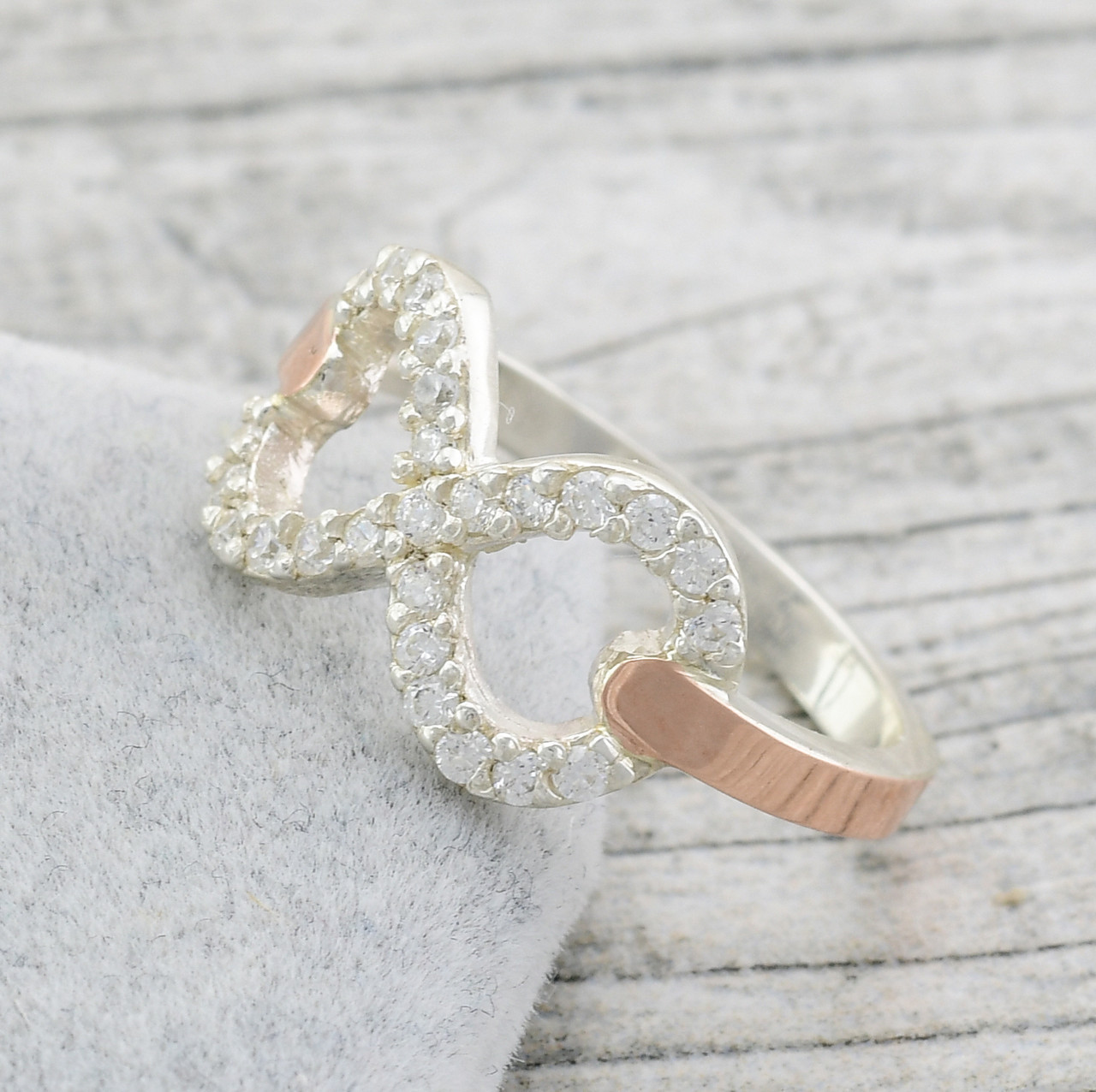 

Серебряное кольцо с золотом Диор вставка белые фианиты 21