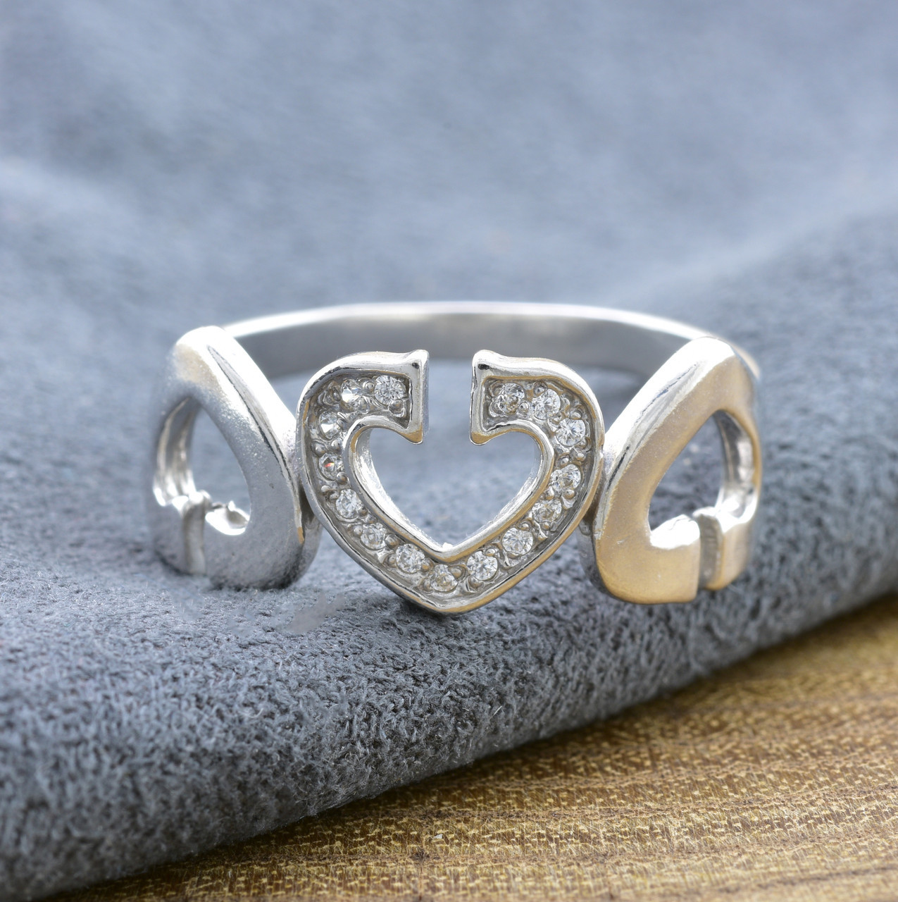 

Серебряное кольцо Симфония любви вставка белые фианиты 20