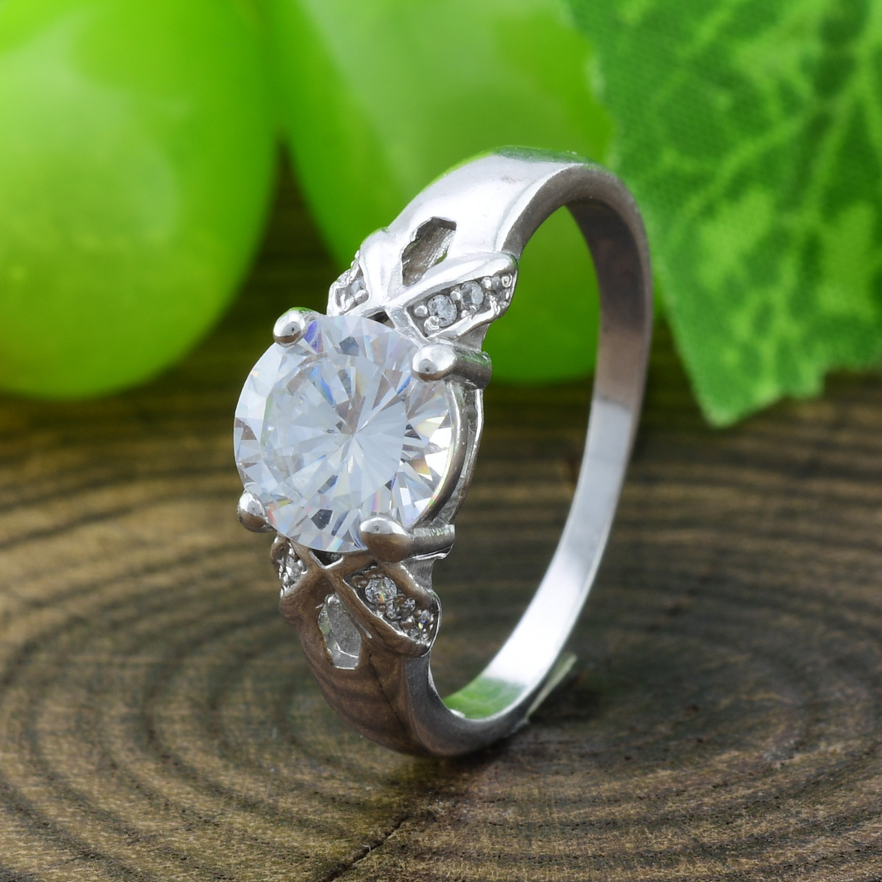 

Серебряное кольцо Сицилия вставка белые фианиты 19