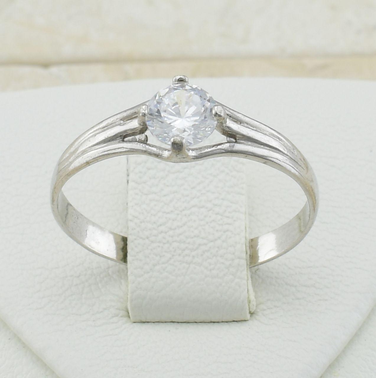 

Серебряное кольцо Дороти вставка белые фианиты 17