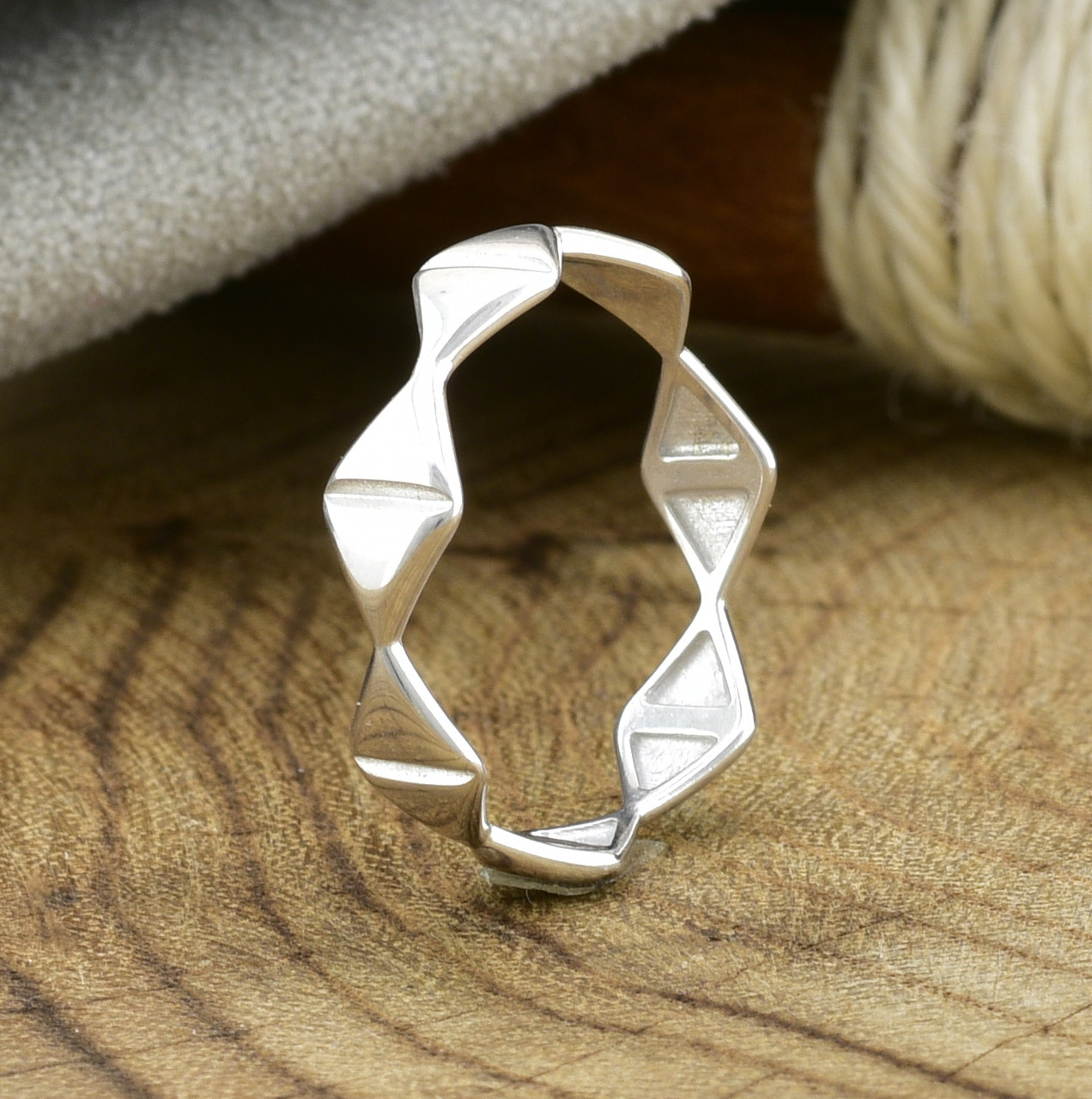

Серебряное кольцо БС128317.5