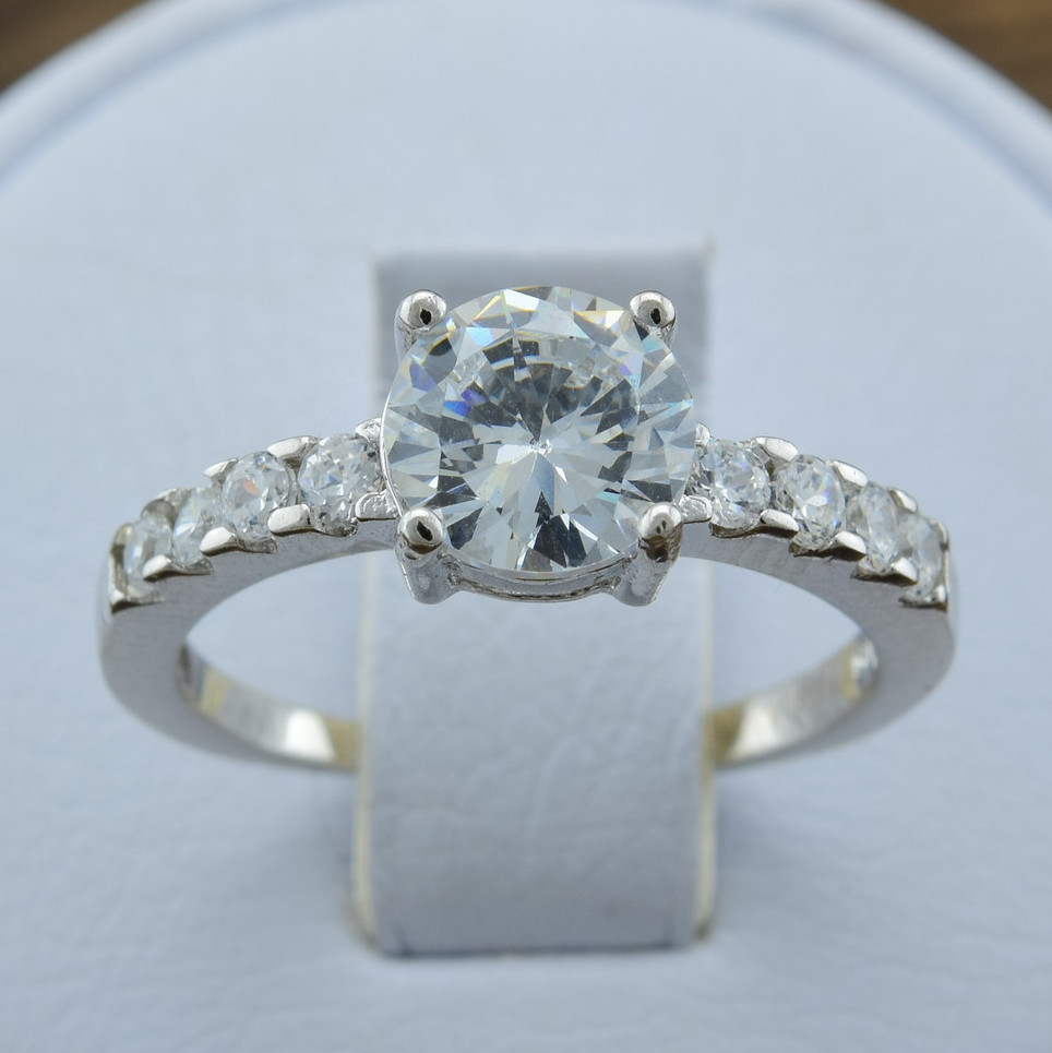 

Серебряное кольцо ТС510088б вставка белые фианиты 18