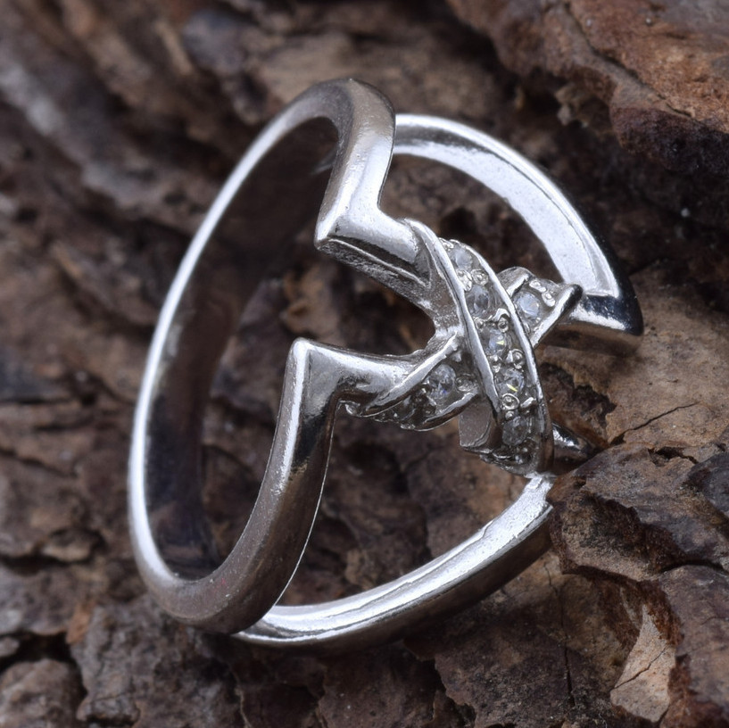 

Серебряное кольцо Трикси вставка белые фианиты 17.5