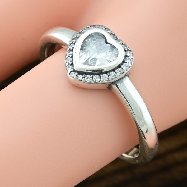 

Серебряное кольцо ТС510290 вставка белые фианиты 18.5