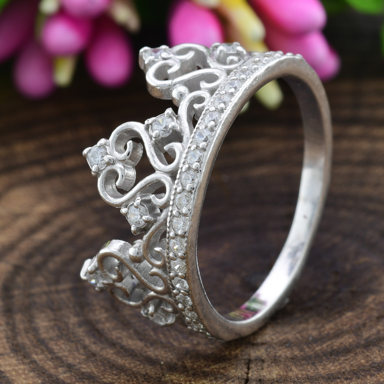

Серебряное кольцо Корона вставка белые фианиты 18
