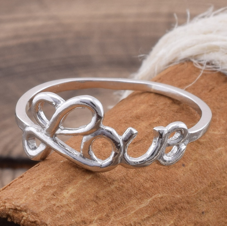

Серебряное кольцо Любовь 15