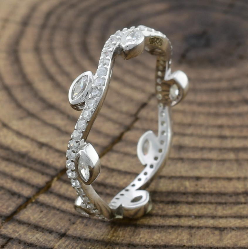 

Серебряное кольцо ТС510200 вставка белые фианиты 16.5