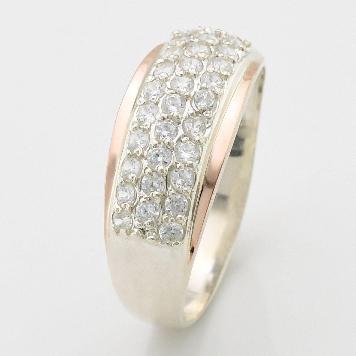 

Серебряное кольцо с золотом Элит вставка белые фианиты 15.5