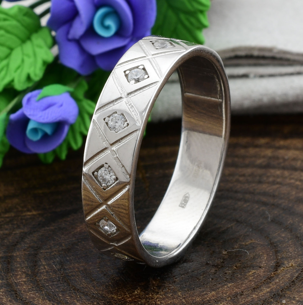 

Серебряное кольцо вставка белые фианиты 15