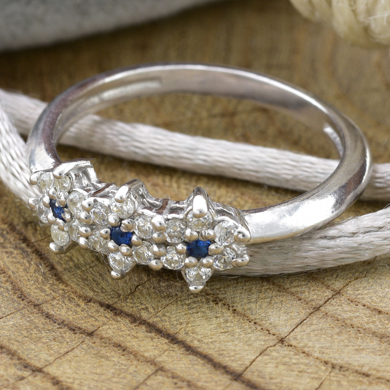 

Серебряное кольцо Кокетка синие фианити19