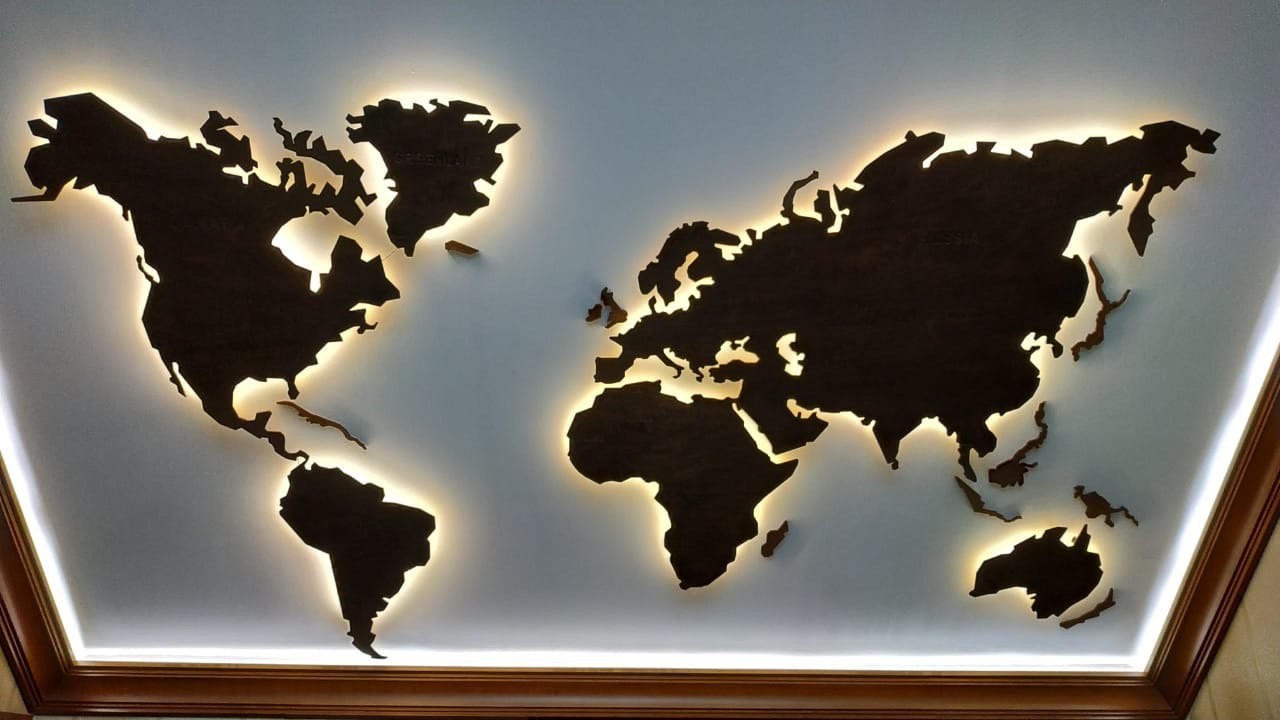 

Деревянная карта Мира с подсветкой (Теплая) Led Map с гравировкой стран и границ 1700 х 1000 мм Коричневая