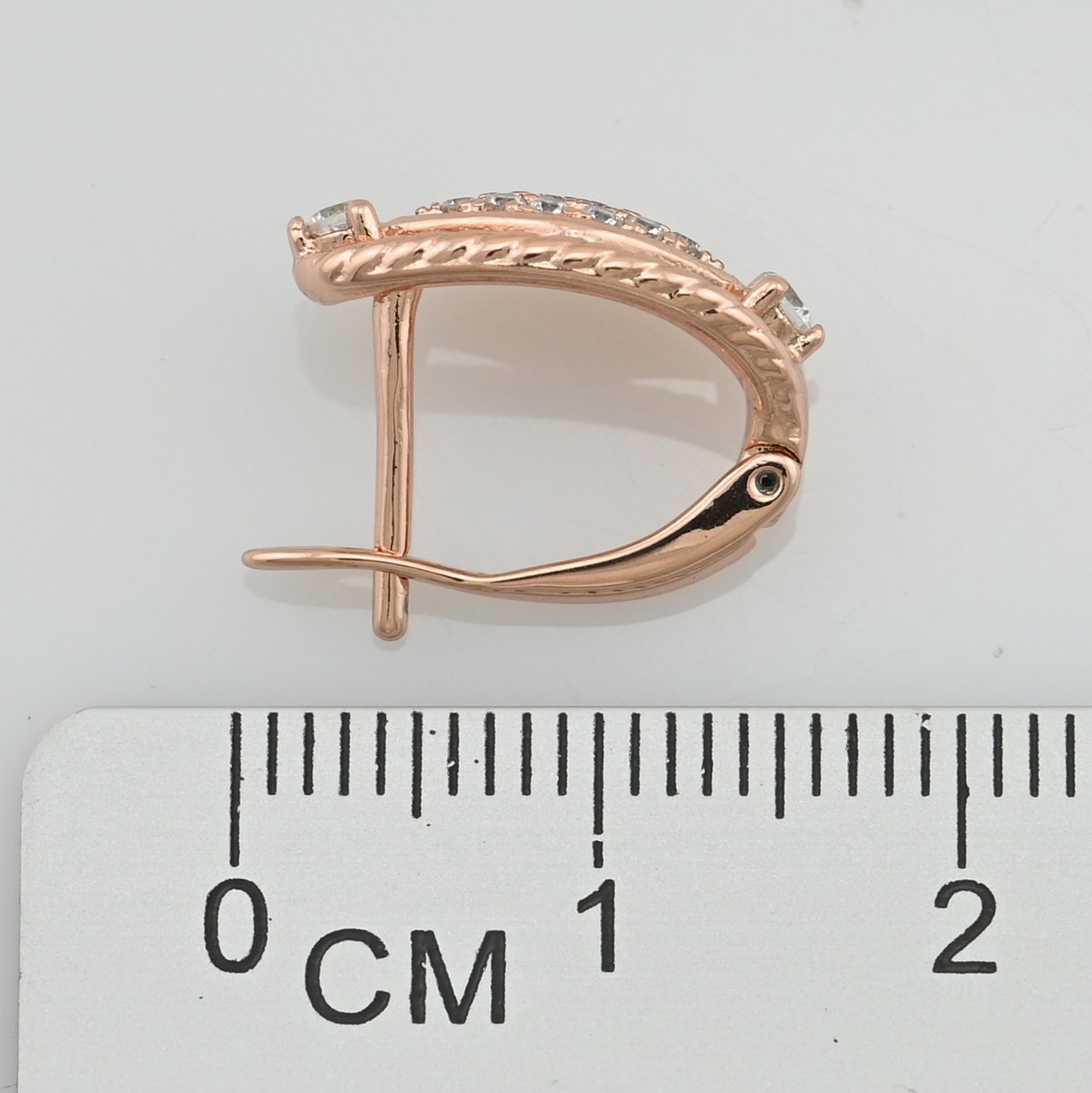 

Серьги Xuping 30522 размер 15х7 мм вес 2.3 г белые фианиты позолота РО