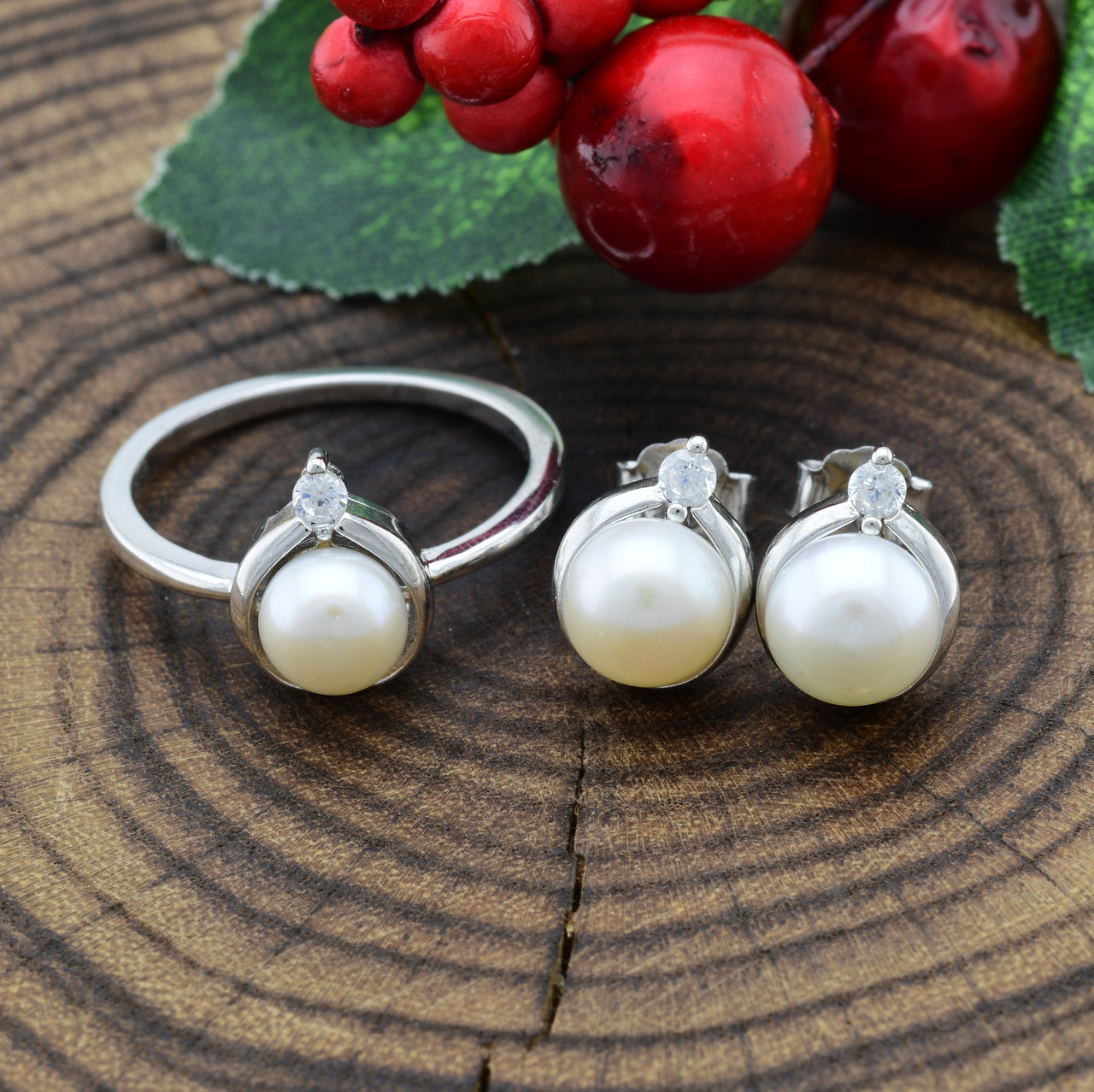 

Серебряный набор Светящиеся жемчужины кольцо + серьги 10х8 мм вставка искусственные перли16.5