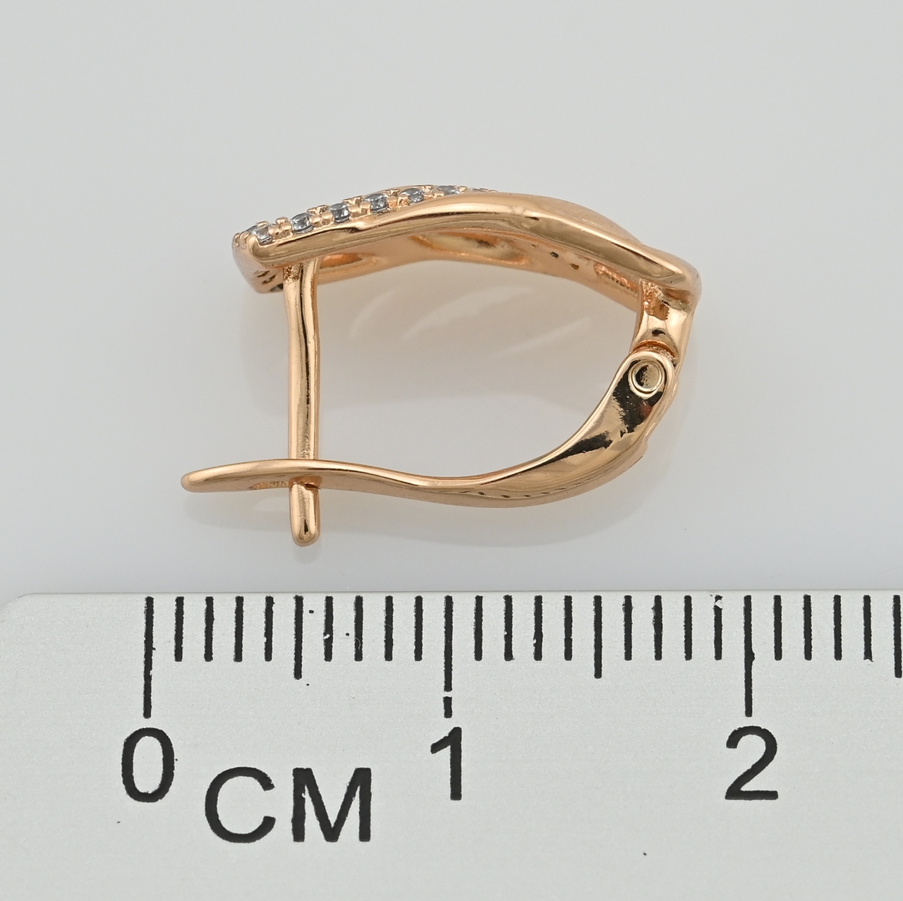 

Серьги Xuping 30517 размер 16х8 мм вес 2.5 г белые фианиты позолота 18К