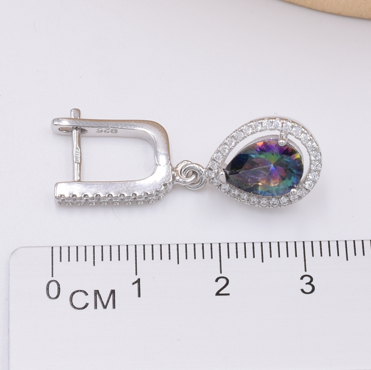 

Серебряные серьги размер 33х11 мм вставка фианит мистик вес 7.4 г