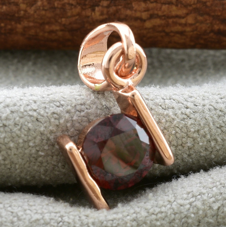 

Кулон Xuping для цепочек до 3 мм 80426 размер 19х9 мм красные фианиты позолота РО