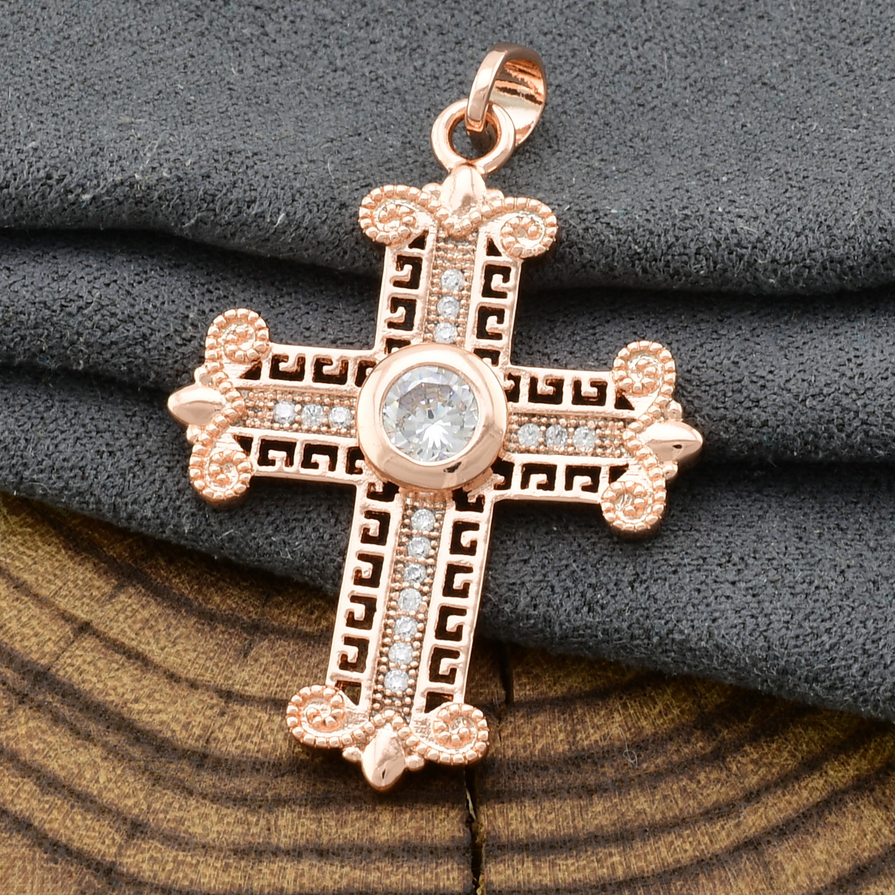 

Крестик Xuping для цепочки до 3 мм 71024 размер 38x23 мм вес 2.8 г белые фианиты позолота РО