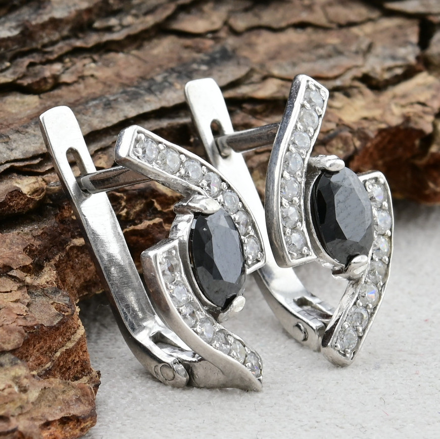 

Серебряные серьги София размер 18х9 мм вставка черные фианиты вес 3.15 г