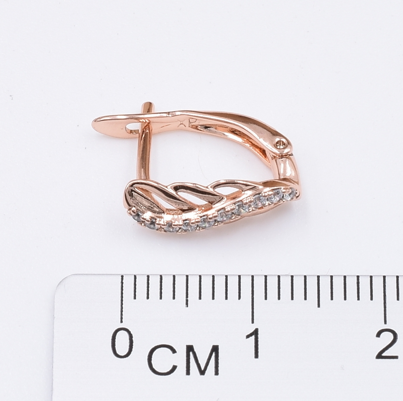 

Серьги Xuping 31044 размер 14х5 мм вес 1.6 г белые фианиты позолота РО