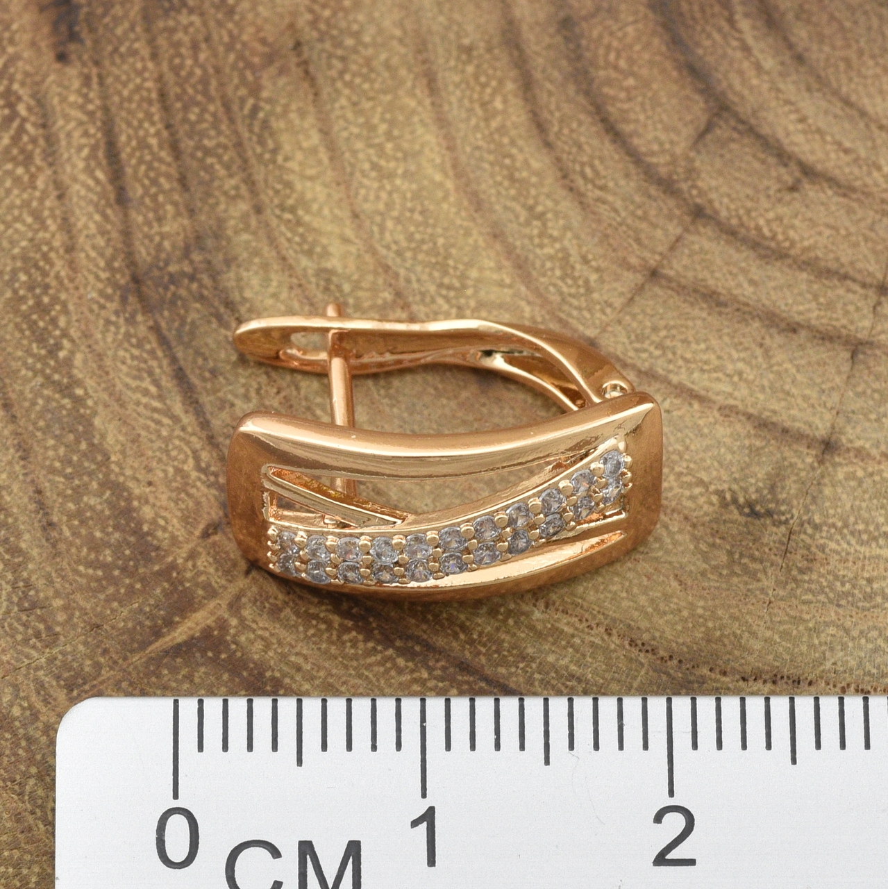 

Серьги Xuping 30692 размер 18х9 мм вес 3.4 г белые фианиты позолота 18К