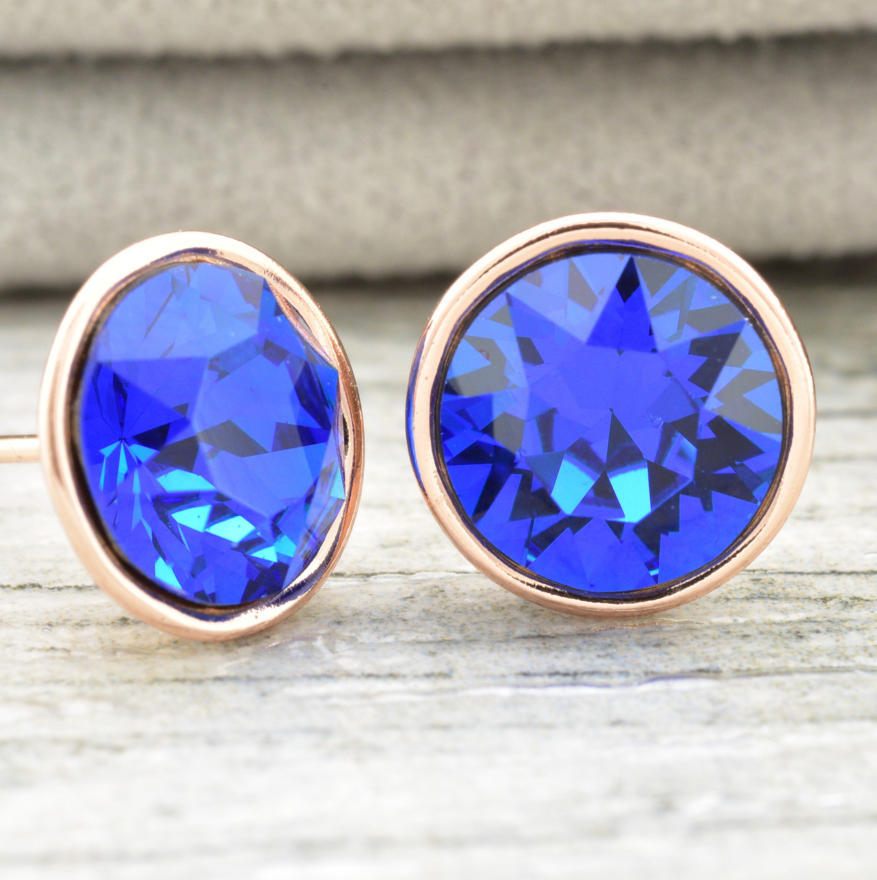 

Серьги Xuping с кристаллами Swarovski 83085 размер 9х9 мм цвет синий позолота РО