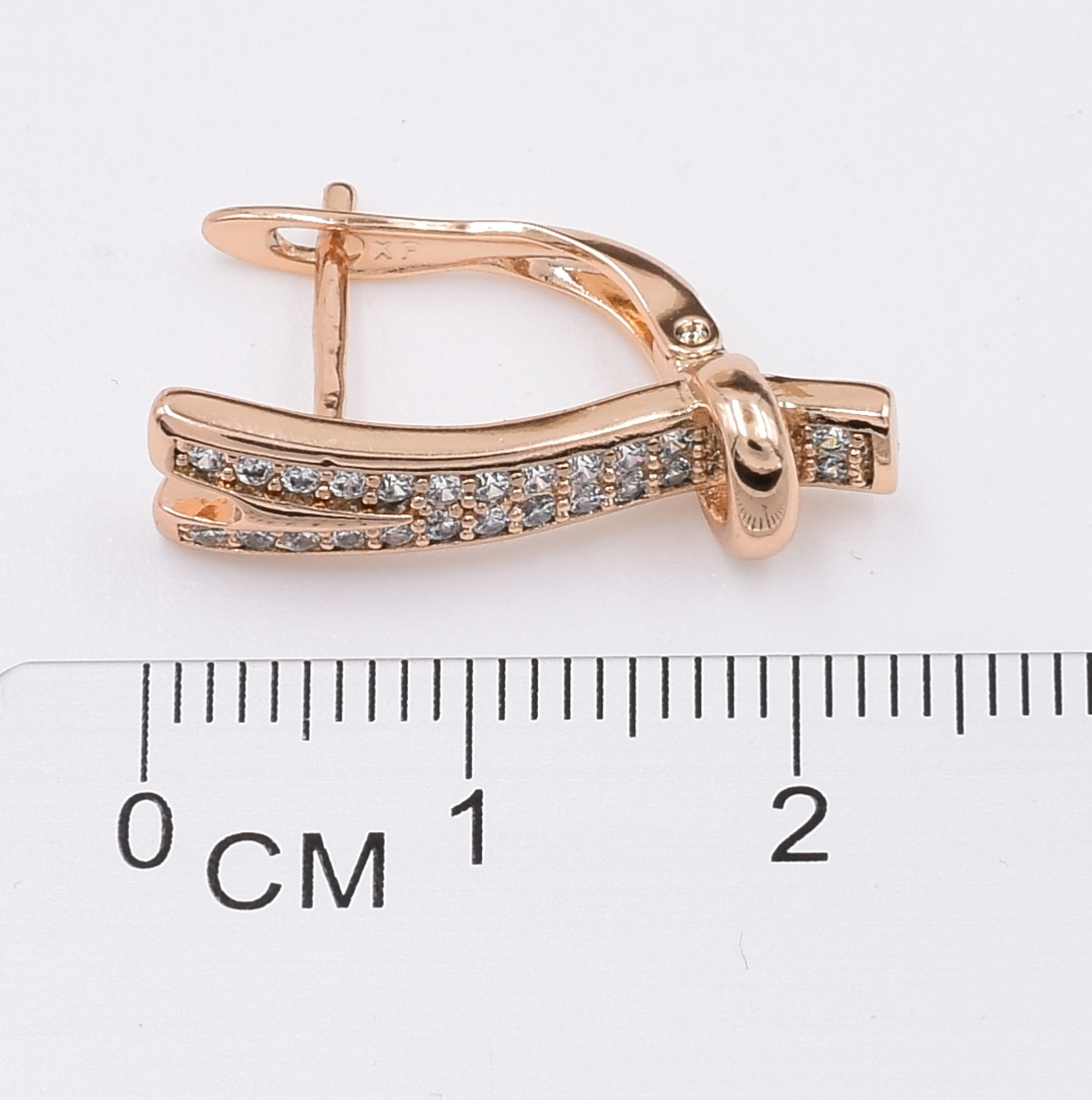 

Сережки Xuping 31190 розмір 23х5 мм білі фіаніти вага 3.6 г позолота 18К