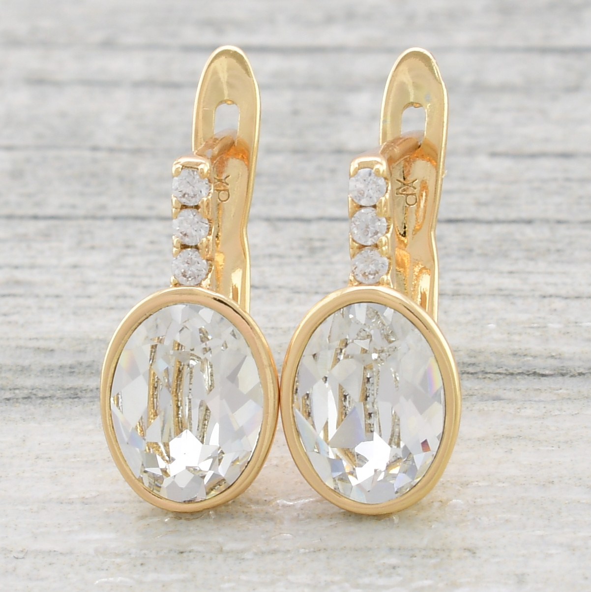 

Сережки Xuping з кристалами Swarovski 8305618К розмір 15х7 мм колір білий позолота 18К