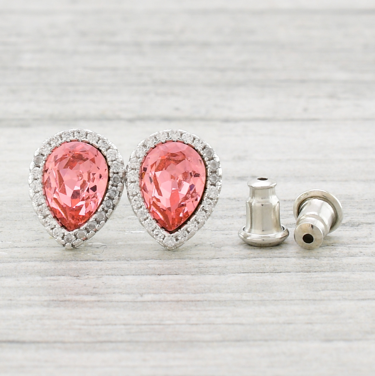 

Серьги Xuping с кристаллами Swarovski 83089 размер 11х9 мм цвет кораловый позолота Белое Золото