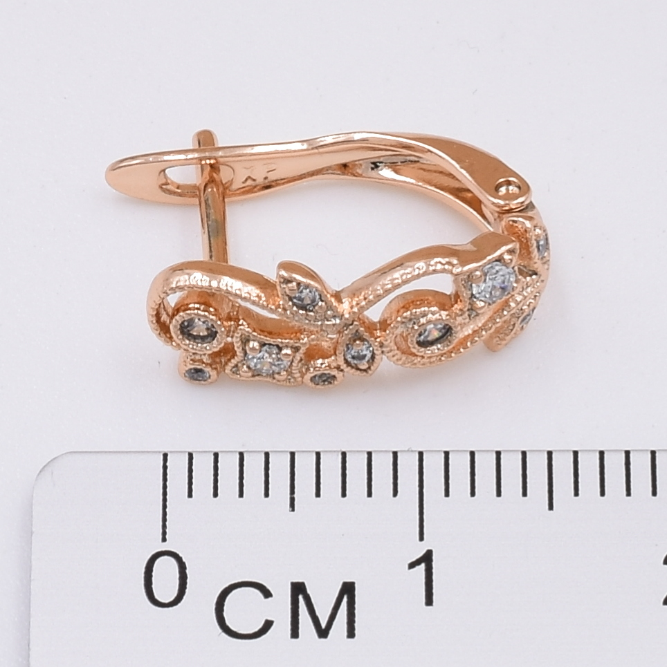 

Сережки Xuping 30325 розмір 15х6 мм білі фіаніти вага 2.1 позолота 18К