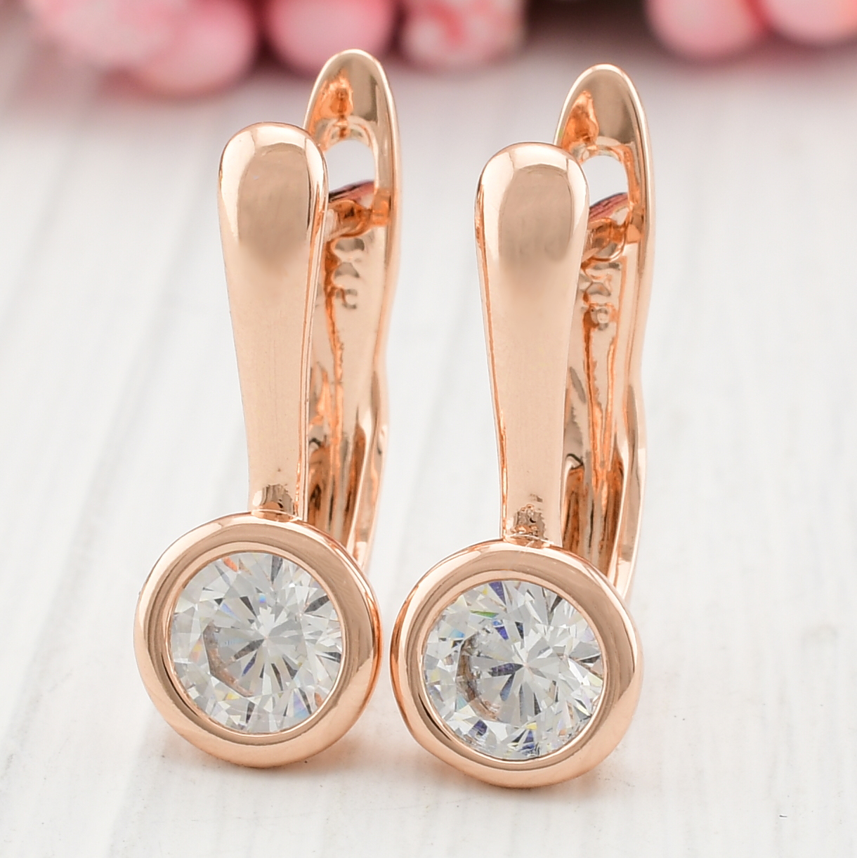 

Сережки Xuping 30742 розмір 16х6 мм білі фіаніти вага 2.1 г позолота РО