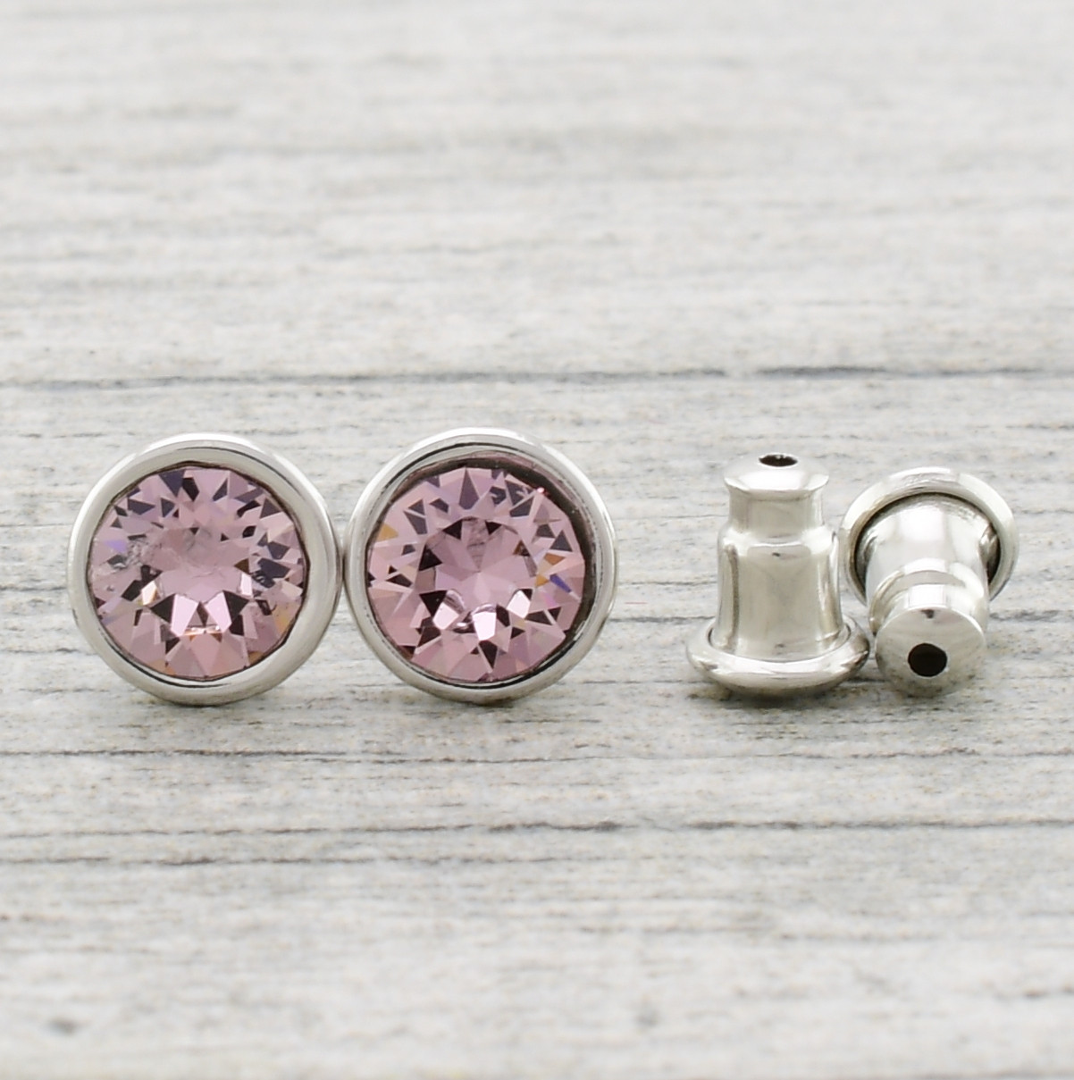 

Сережки Xuping з кристалами Swarovski 83032БЗ розмір 7х7 мм колір світло-рожевий позолота Біле Золото