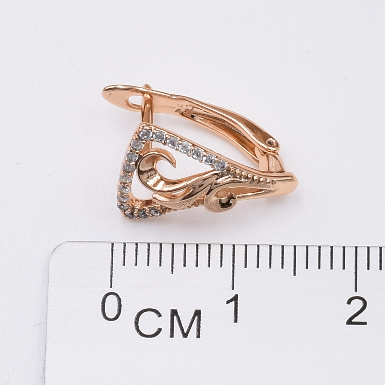 

Серьги Xuping 31048 размер 15х10 мм белые фианиты вес 1.9 г позолота 18К