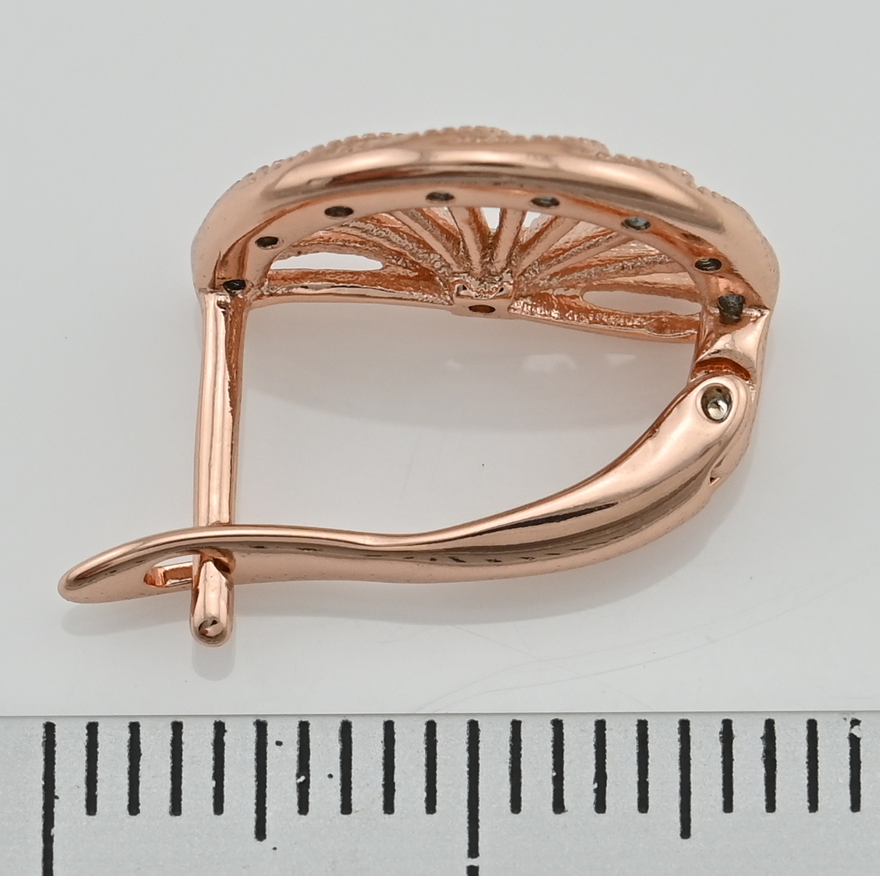 

Серьги Xuping 31005 размер 14х8 мм вес 2.1 г белые фианиты позолота РО