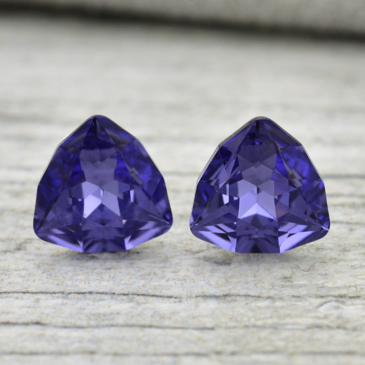

Серьги Xuping с кристаллами Swarovski 83013 размер 7х7 мм цвет сиреневый вес 1.4 г позолота Белое Золото