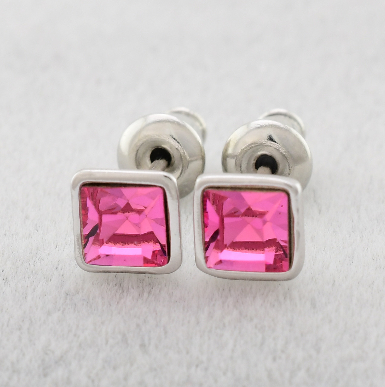 

Серьги Xuping с кристаллами Swarovski 83029БЗ размер 5х5 мм цвет розовый позолота Белое Золото