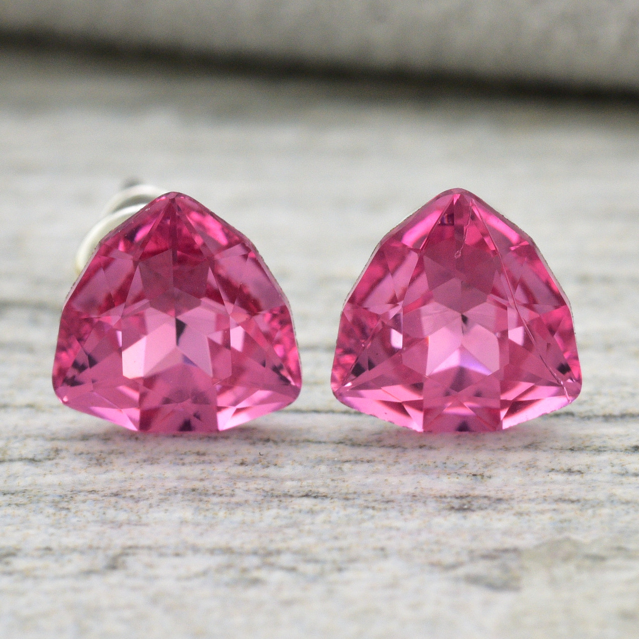 

Серьги Xuping с кристаллами Swarovski 83013 размер 7х7 мм цвет розовый вес 1.4 г позолота Белое Золото