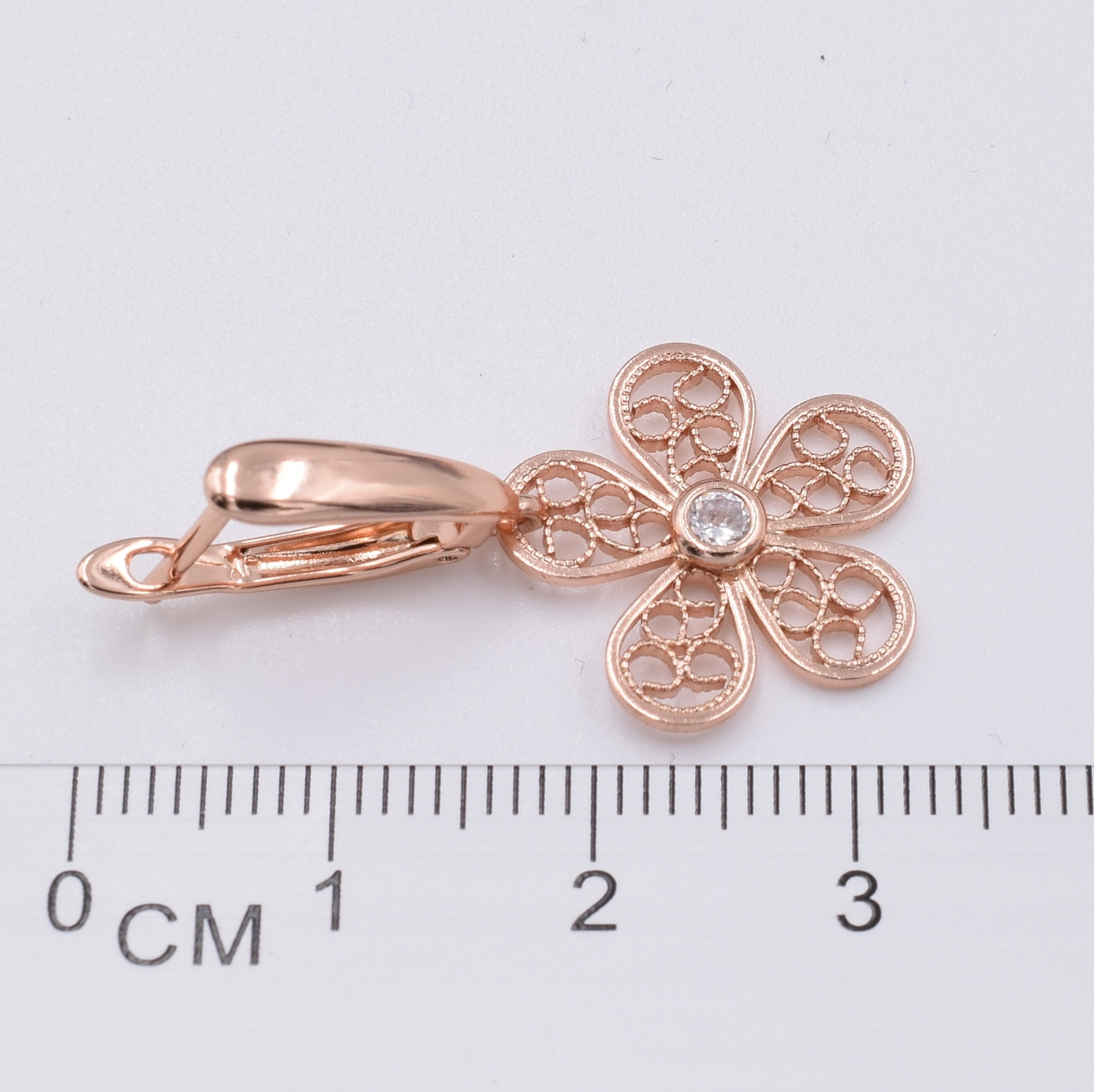 

Серьги Xuping 27997 размер 30х17 мм белые фианиты вес 3.1 г позолота РО