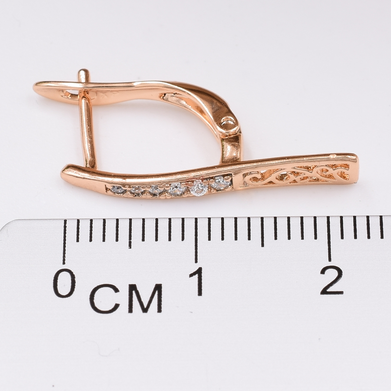 

Серьги Xuping 31129 размер 23х4 мм белые фианиты вес 1.7 г позолота 18К