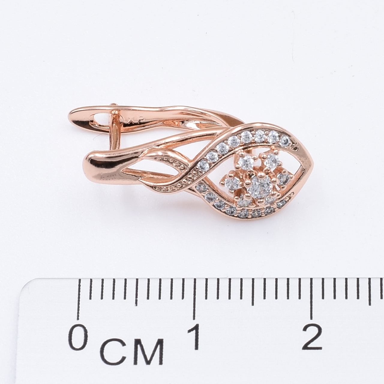 

Серьги Xuping 31050 размер 20х10 мм белые фианиты вес 2.7 г позолота 18К