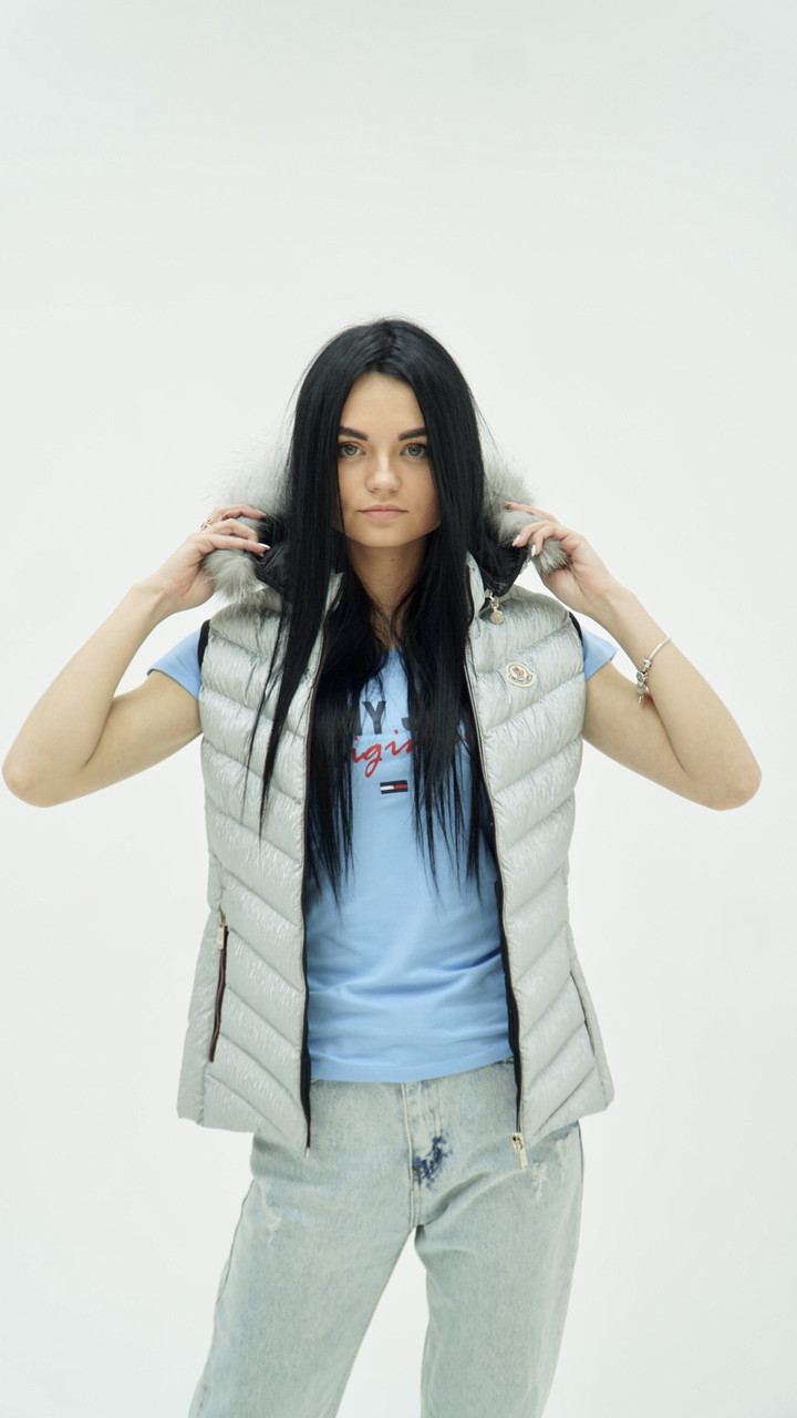 

Жилет женский Moncler 168-1838 Silver 4, Жилет женский Moncler 168-1838 Silver 4 (XL)