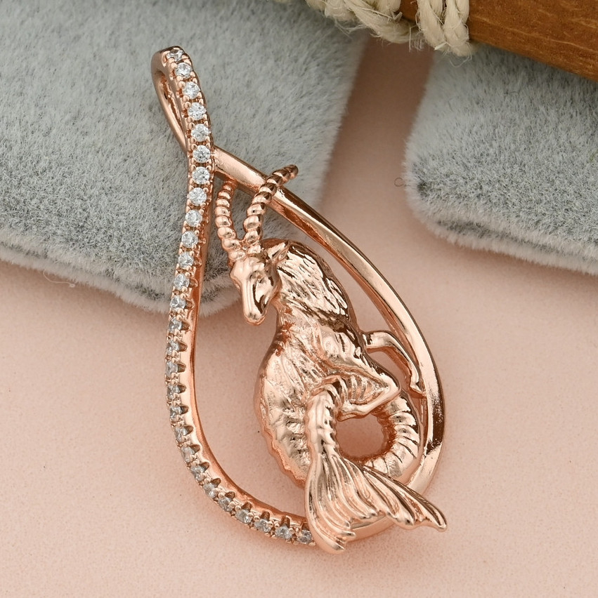 

Знак зодиака Xuping Козерог 31167 длина 33 мм ширина 18 мм белые фианиты вес 3.8 г позолота РО