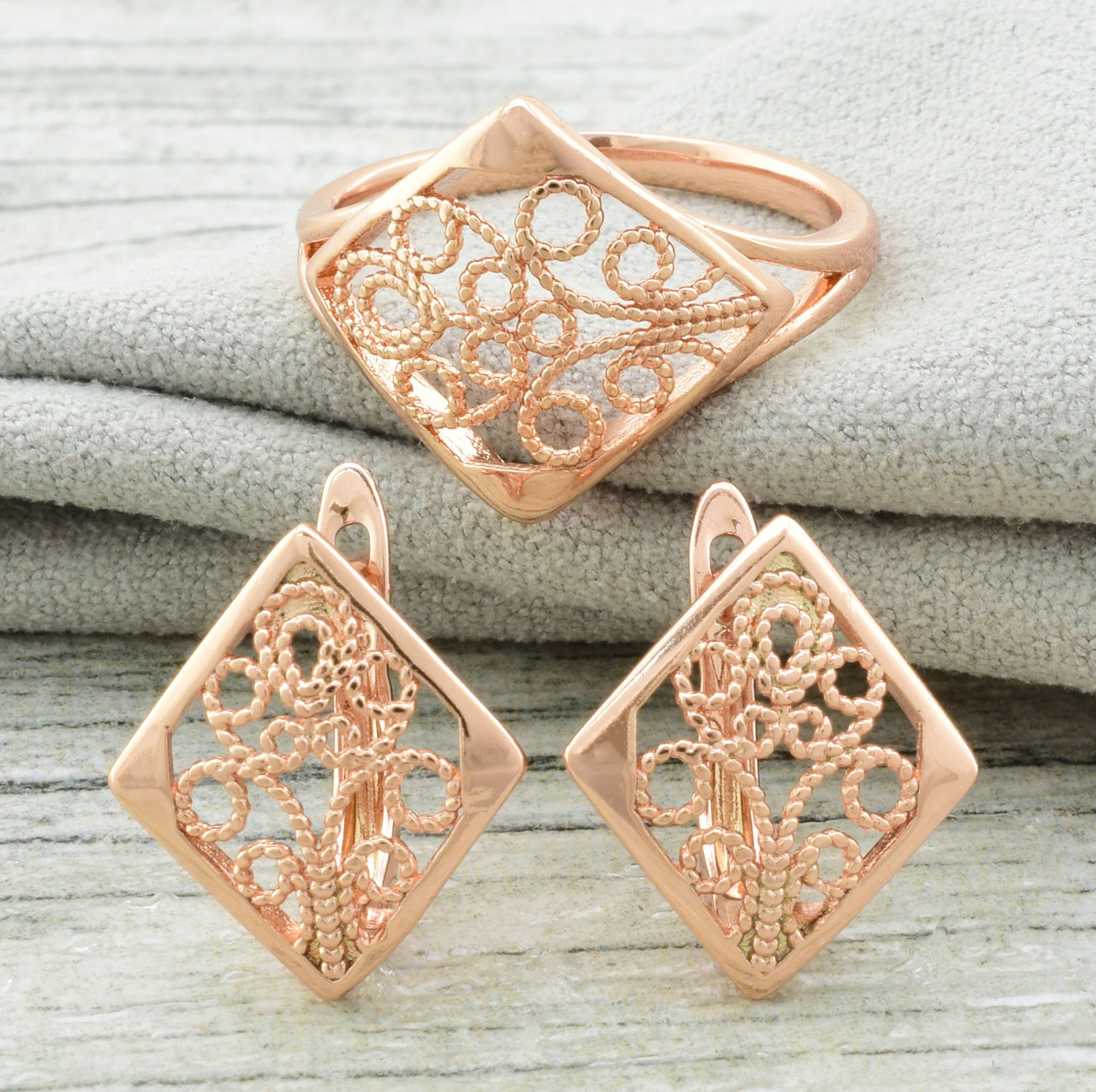 

Набор Xuping Золотой ромб 65029 кольцо + серьги 17х16 мм позолота РО17