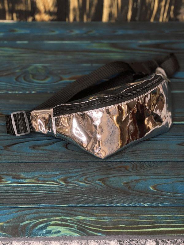 

Сумка-бананка унисекс серебряная под лак