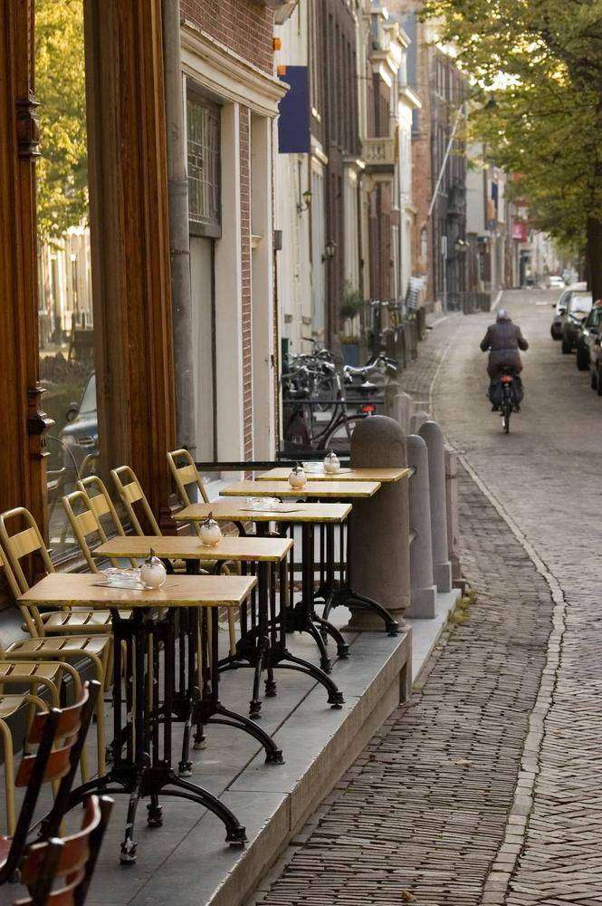 

Фотообои Walldeco Утро в городе №0264 Базальт