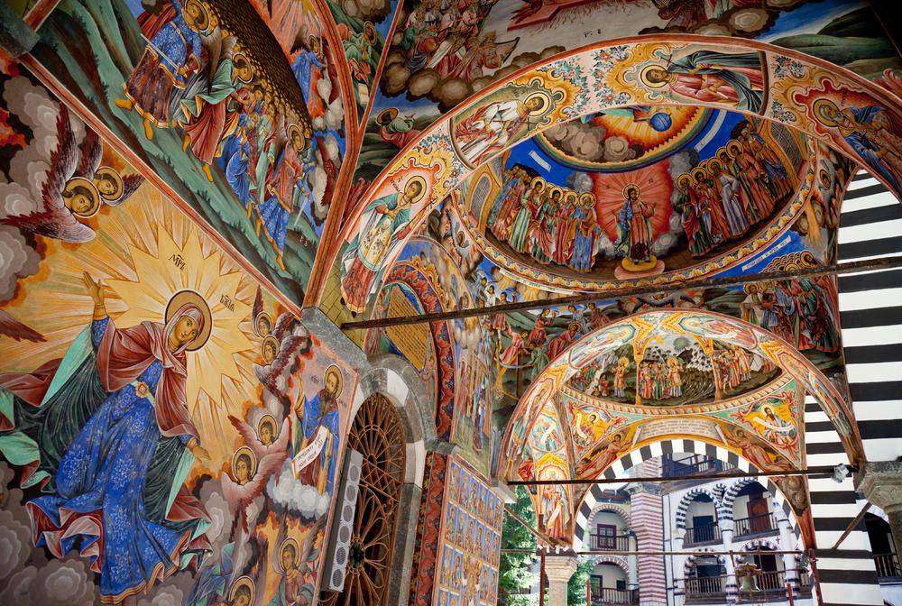 

Фотообои Walldeco иконы на стенах церкви №0466 Мелкий песок с блестками
