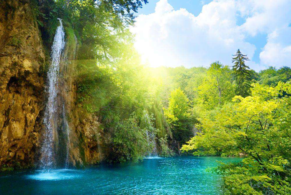 

Фотообои Walldeco Водопад и голубая заводь в горах №0110 Бриз