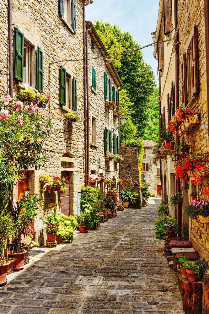 

Фотообои Walldeco Улочка №29605 Базальт