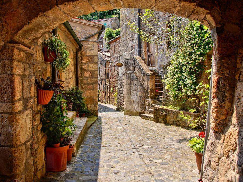

Фотообои Walldeco Улица с аркой №16836 Лоск