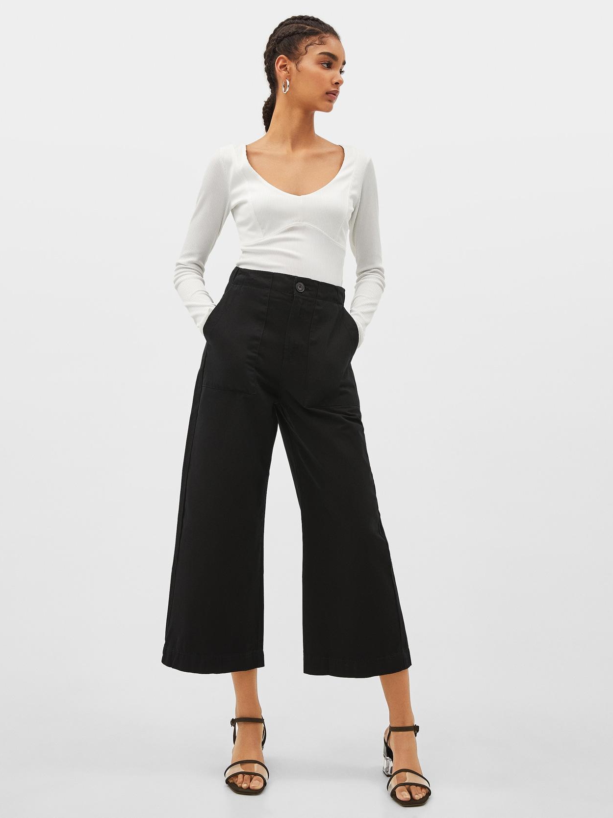 

Брюки Bershka 0054/019/800-AAAD 38 Черные